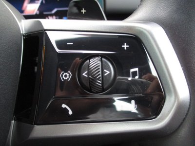 2025 BMW 5 SERIES thumbnail 19