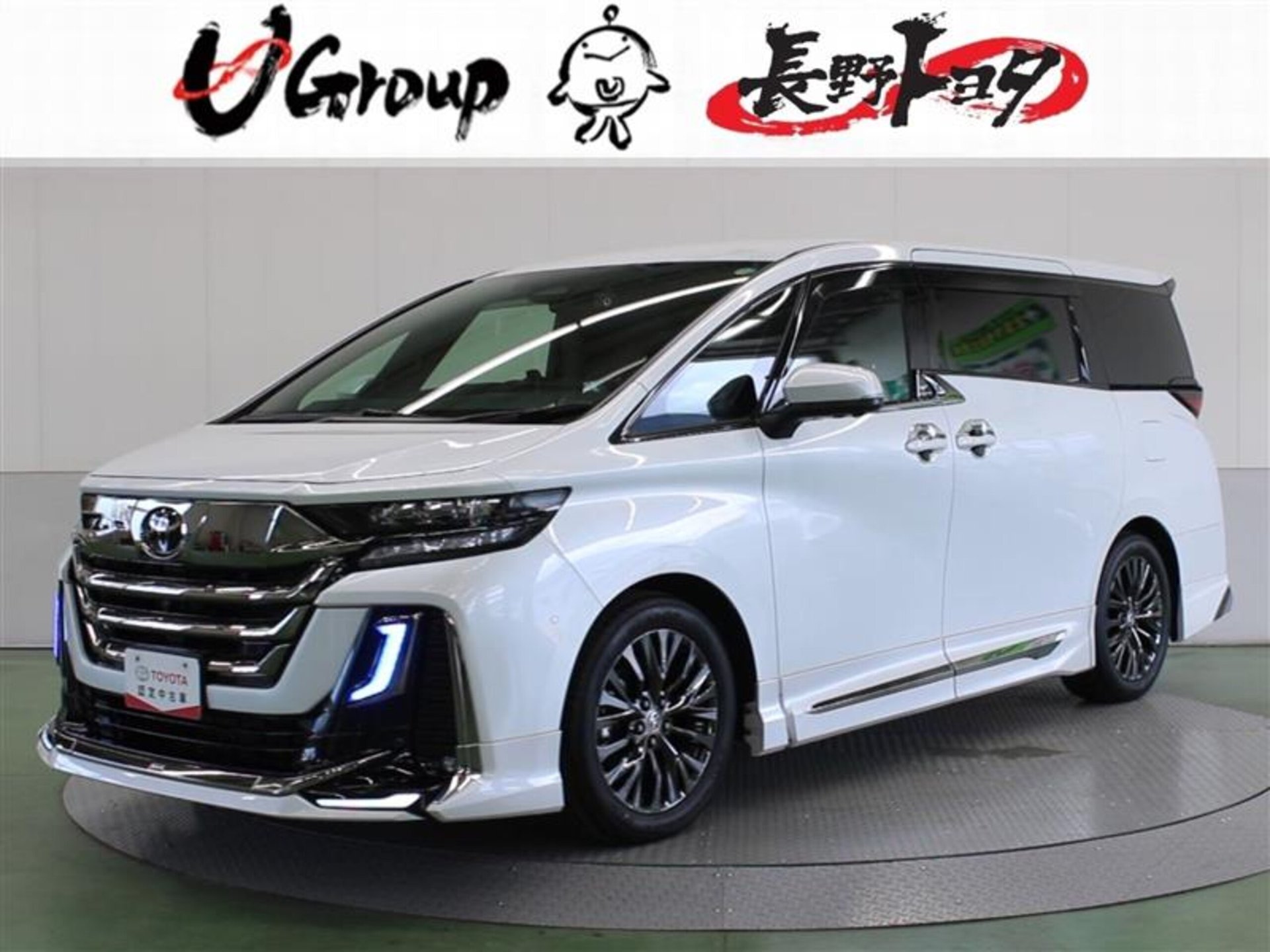 TOYOTA VELLFIRE - View 1