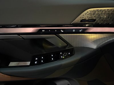 2025 BMW 5 SERIES thumbnail 18