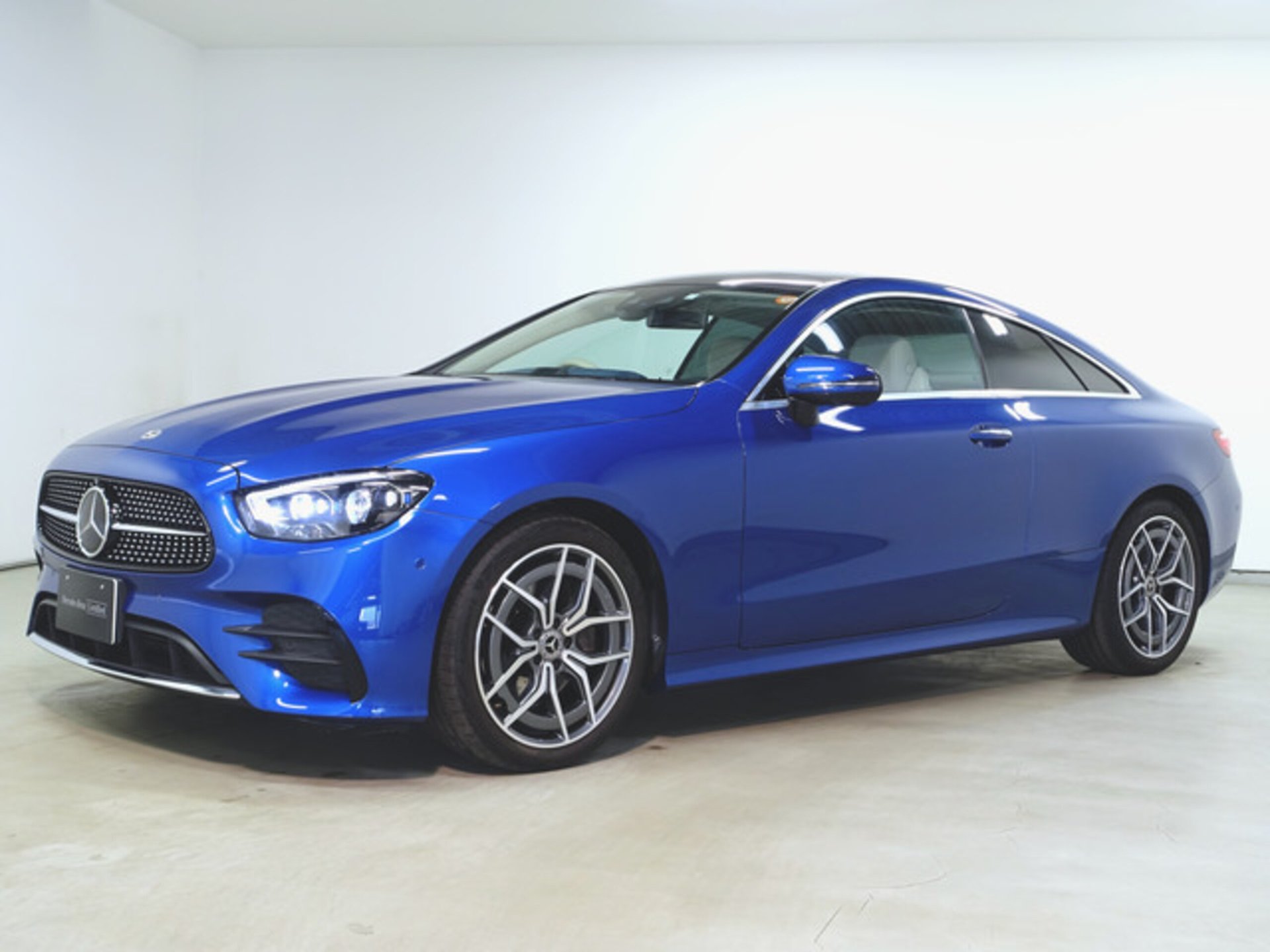 MERCEDES-BENZ E-CLASS - View 1