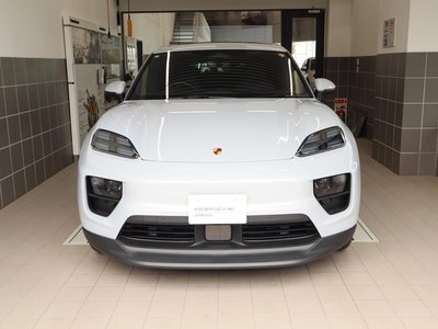 PORSCHE MACAN - 2
