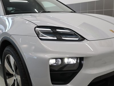 PORSCHE MACAN - 9