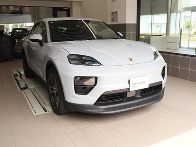 PORSCHE MACAN - 3
