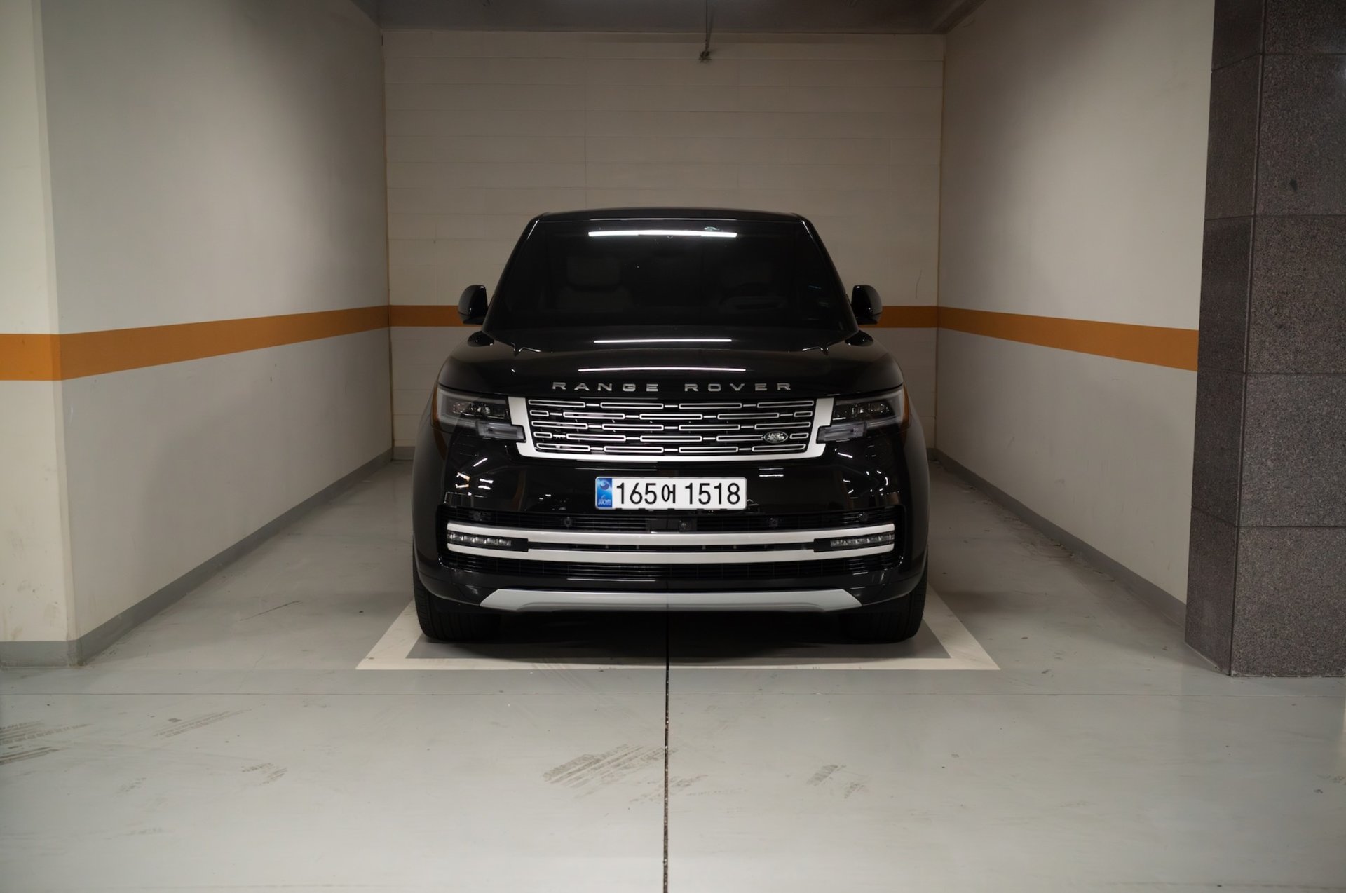 LAND ROVER RANGE ROVER - View 1