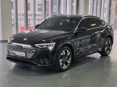 AUDI Q8 E-TRON