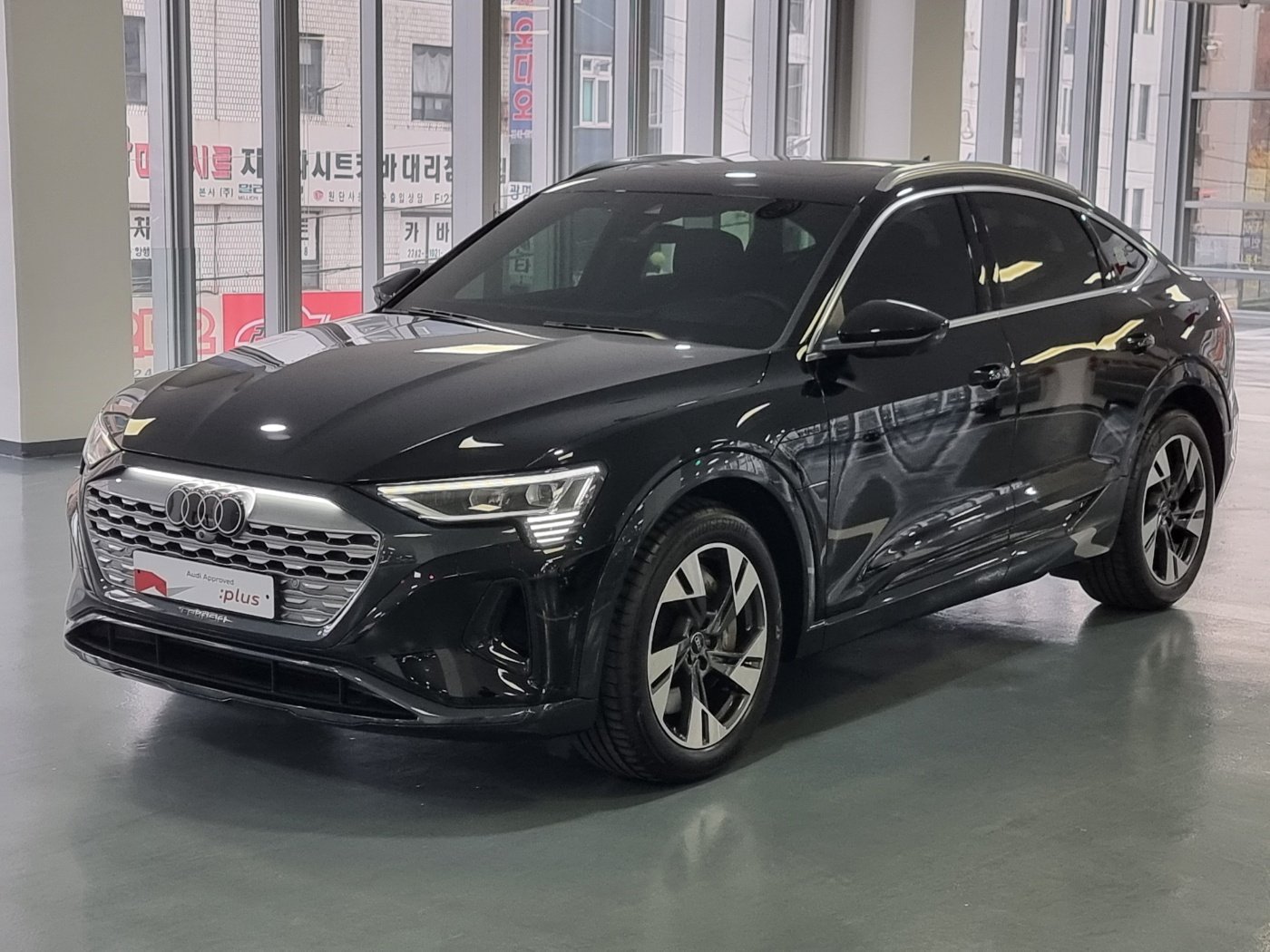 AUDI Q8 E-TRON - View 1