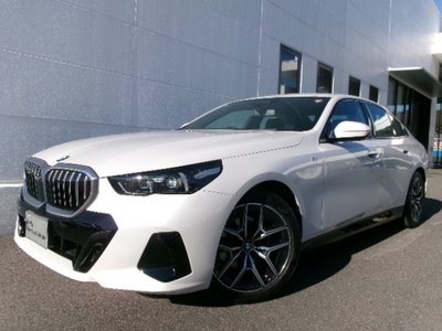BMW 5 SERIES - 1