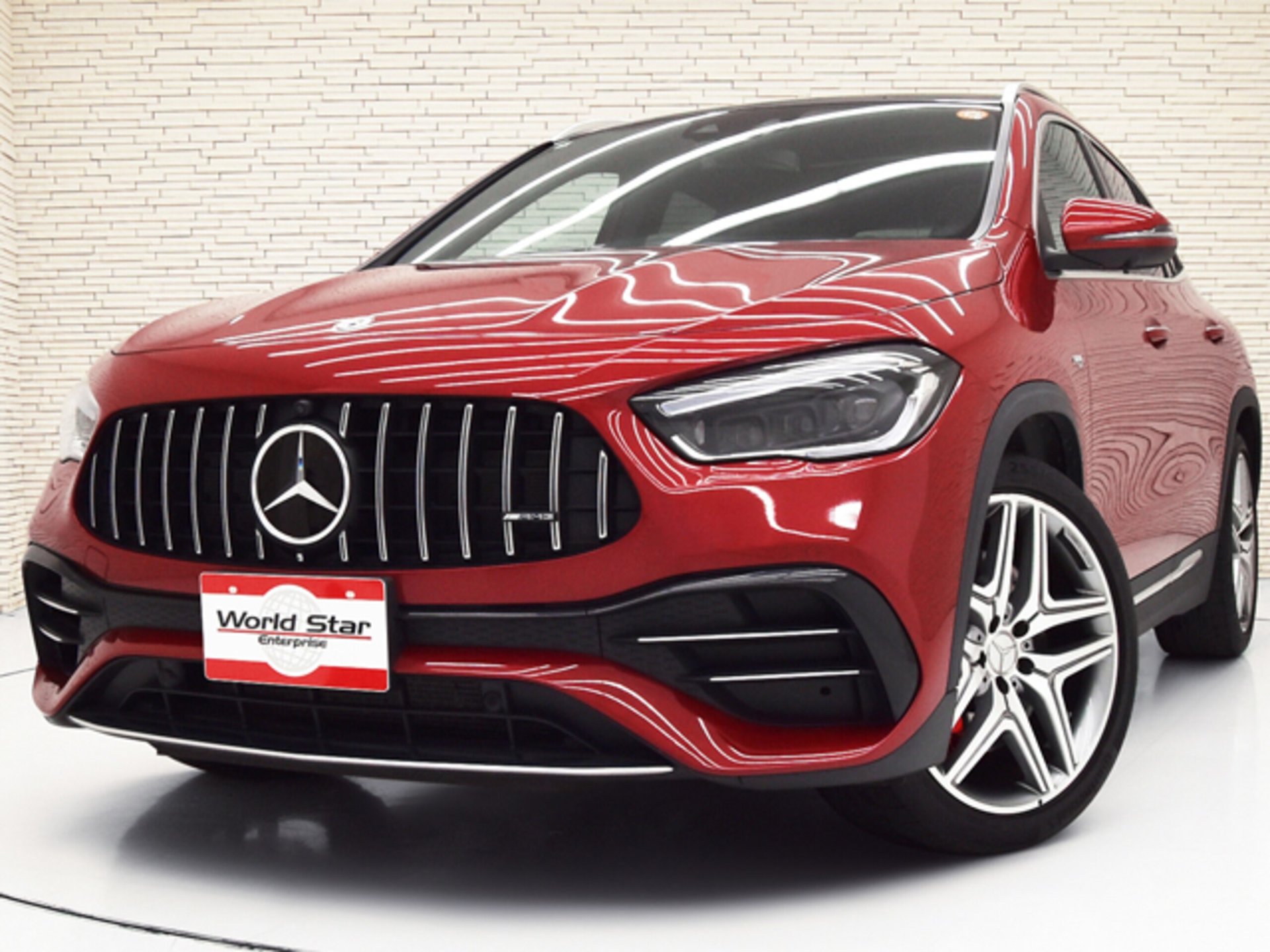 MERCEDES-BENZ GLA AMG - View 1