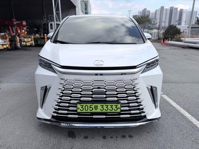 LEXUS LM - 2