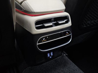2021 Genesis GV70 thumbnail 18