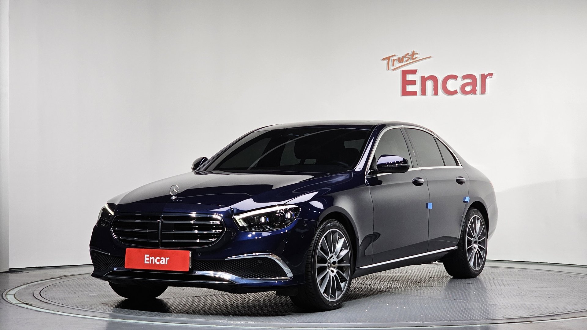 MERCEDES-BENZ E-CLASS - View 1