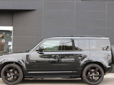 LAND ROVER DEFENDER - 10