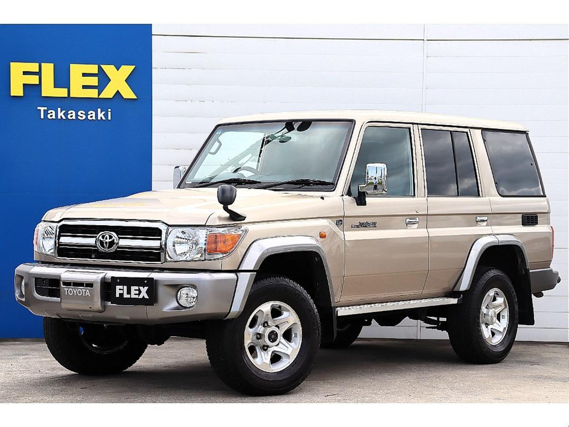 TOYOTA LAND CRUISER 70 - View 1