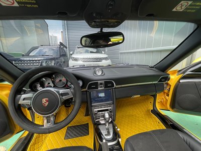 PORSCHE 911 - 8