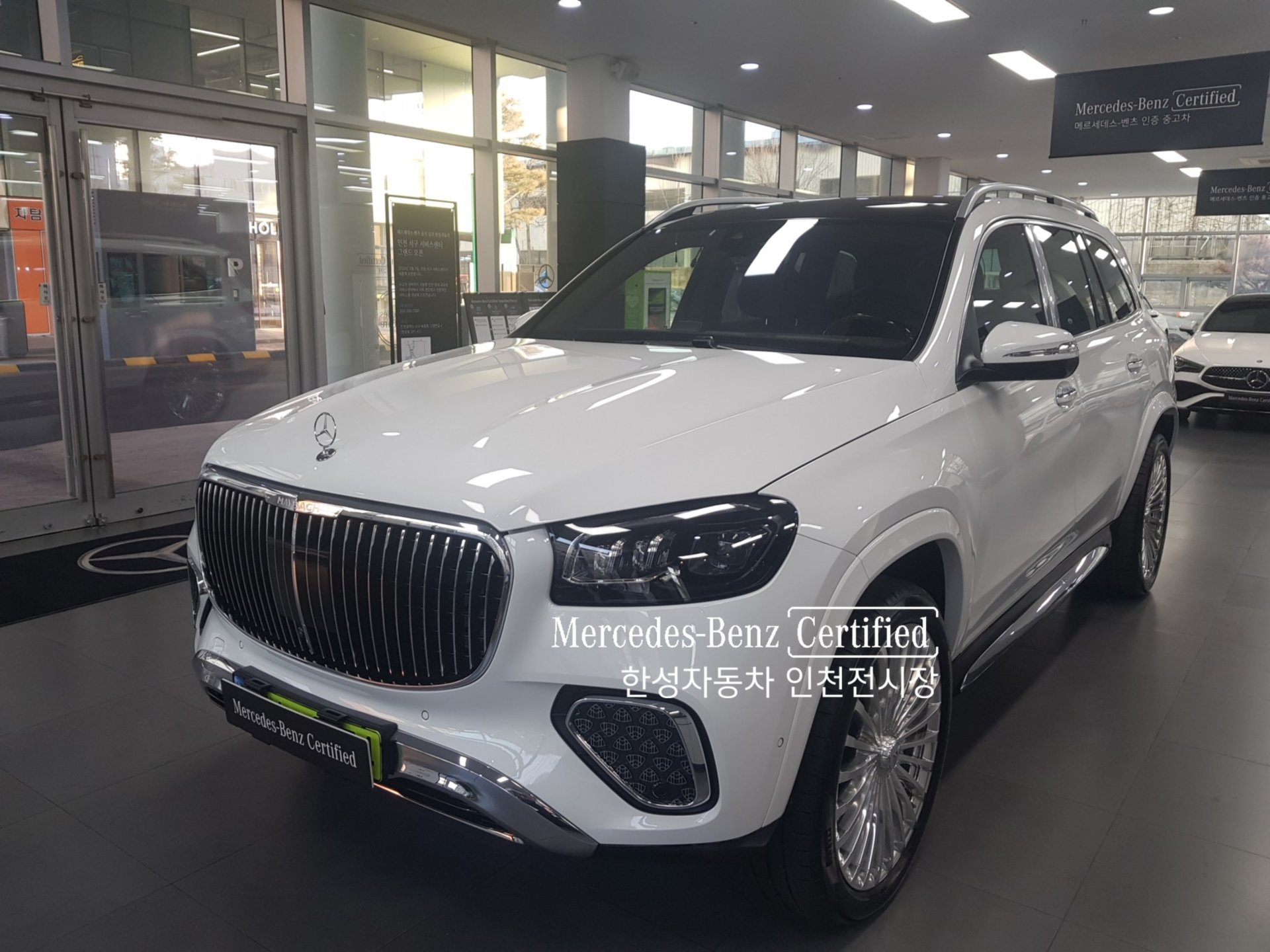 MERCEDES-BENZ GLS - View 1