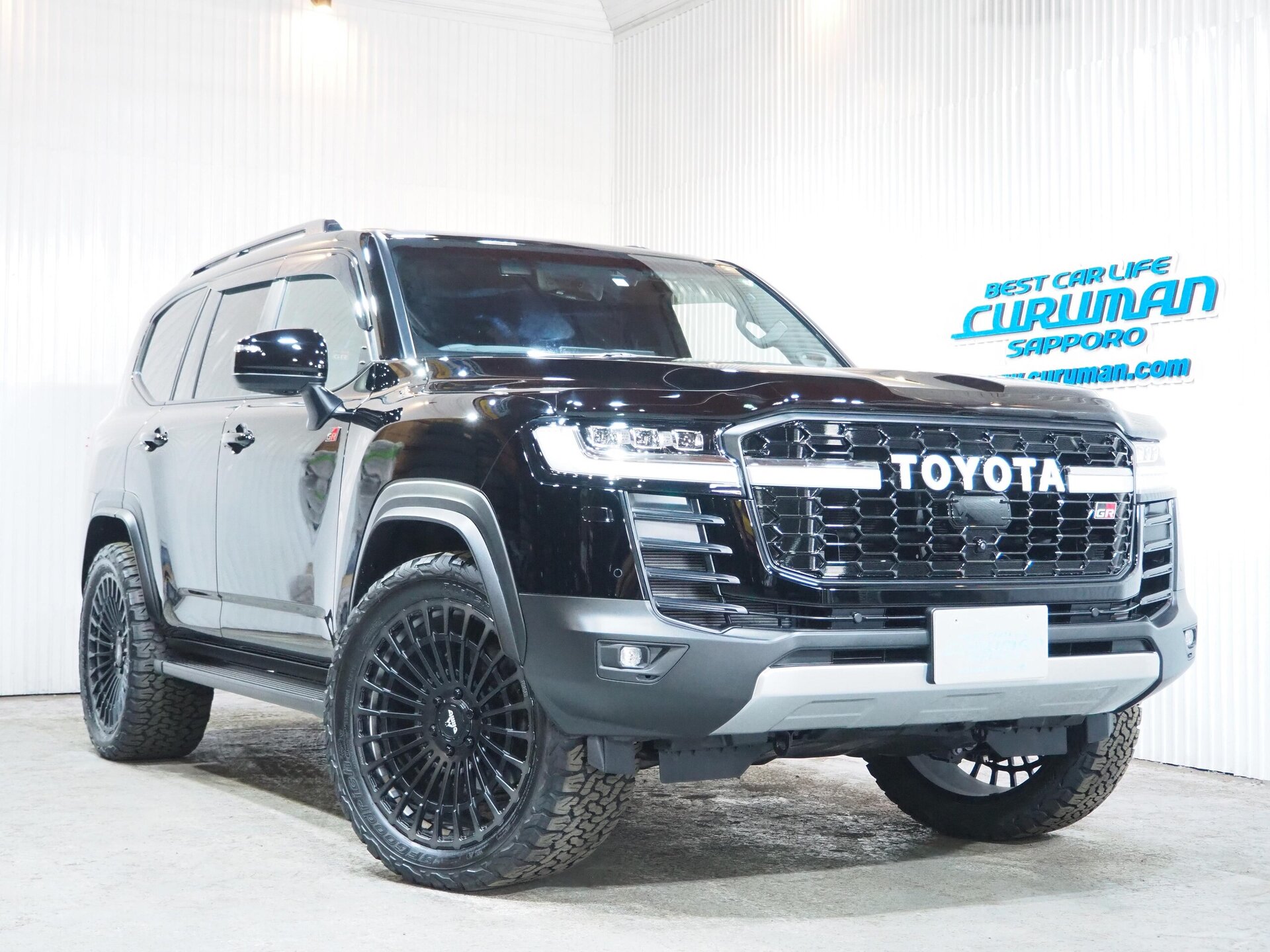 TOYOTA LAND CRUISER 300 - View 1