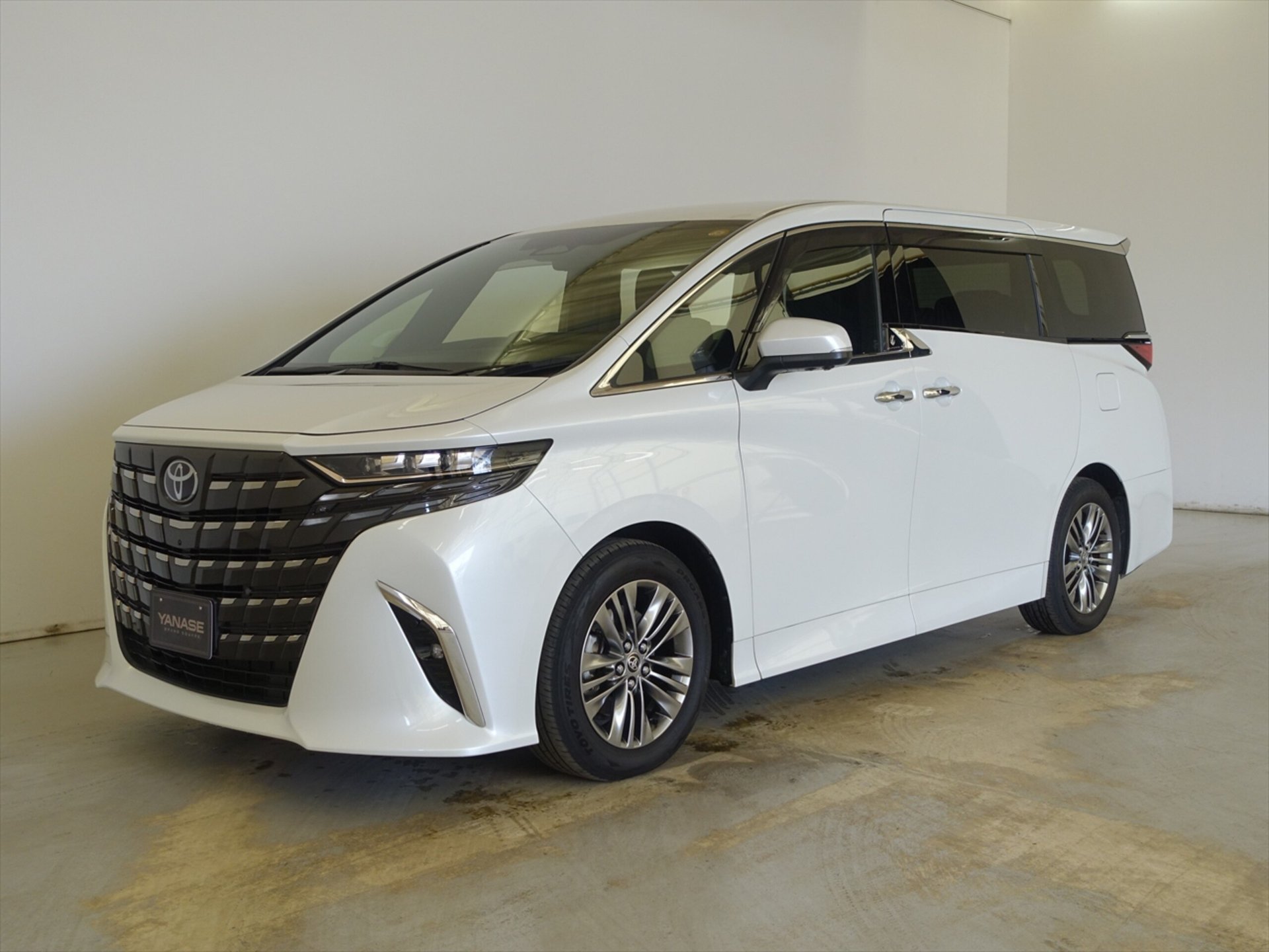 TOYOTA ALPHARD - View 1