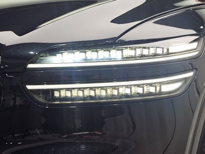 2024 Genesis GV70 photo 9