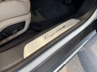 صورة 14 لـ 2025 Porsche TAYCAN