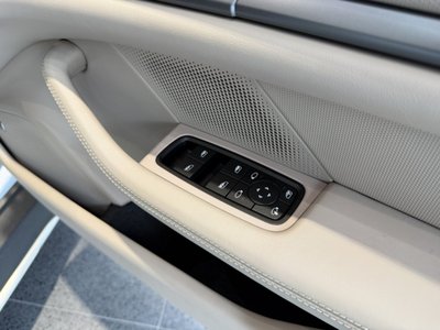 صورة 12 لـ 2025 Porsche TAYCAN