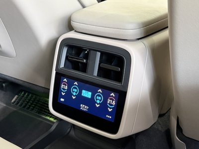 صورة 15 لـ 2025 Porsche TAYCAN