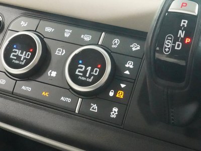 LAND ROVER DEFENDER - 4