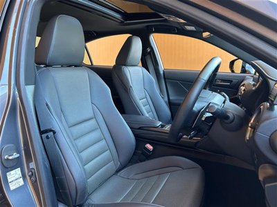 صورة مصغرة 21 لـ 2021 Lexus IS