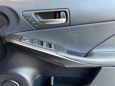 صورة مصغرة 18 لـ 2021 Lexus IS
