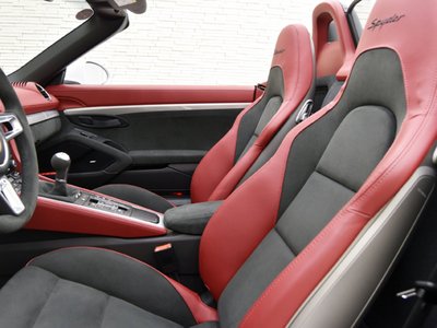 PORSCHE 718 SPYDER - 9