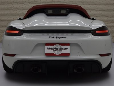 PORSCHE 718 SPYDER - 8