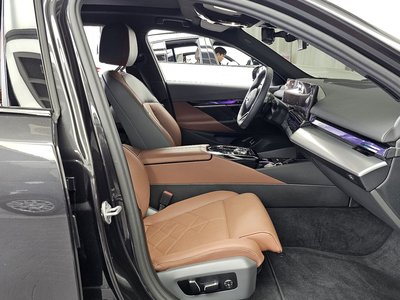 2025 BMW 5 SERIES — миниатюра 17