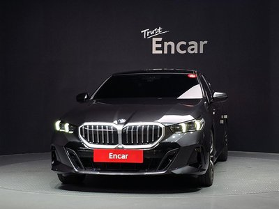 2025 BMW 5 SERIES — фото 2