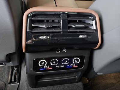 2025 BMW 5 SERIES — миниатюра 25