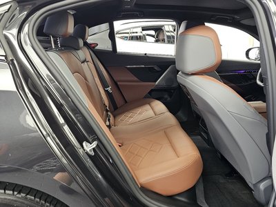 2025 BMW 5 SERIES — миниатюра 18