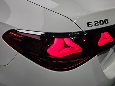 MERCEDES-BENZ E-CLASS - 10