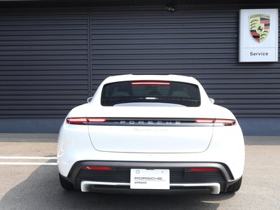 صورة 10 لـ 2021 Porsche TAYCAN