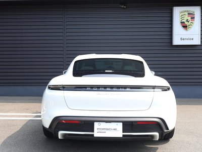 صورة 9 لـ 2021 Porsche TAYCAN