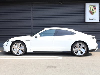 صورة 6 لـ 2021 Porsche TAYCAN