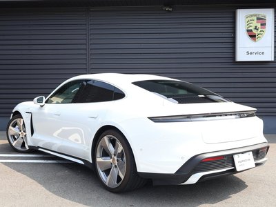 صورة 8 لـ 2021 Porsche TAYCAN
