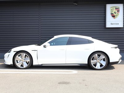 صورة 4 لـ 2021 Porsche TAYCAN