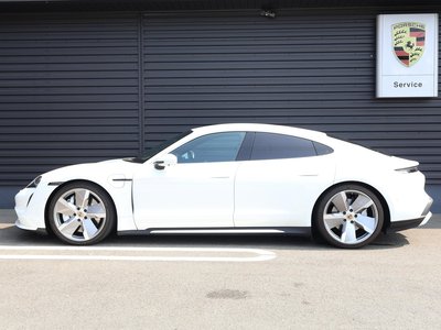 صورة 5 لـ 2021 Porsche TAYCAN