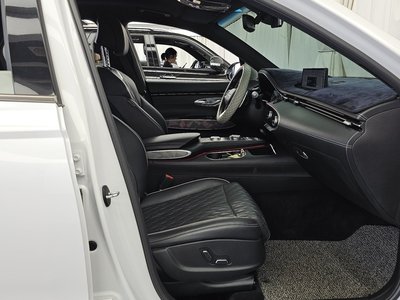 2021 Genesis GV70 — миниатюра 17