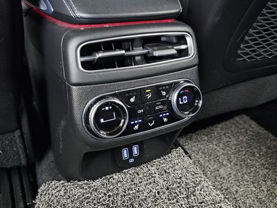 2021 Genesis GV70 — миниатюра 24