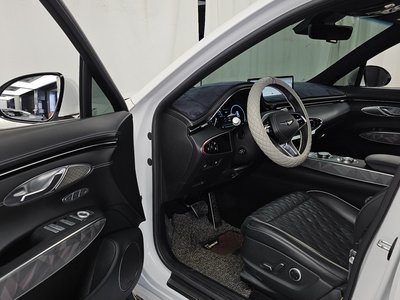 2021 Genesis GV70 — миниатюра 13
