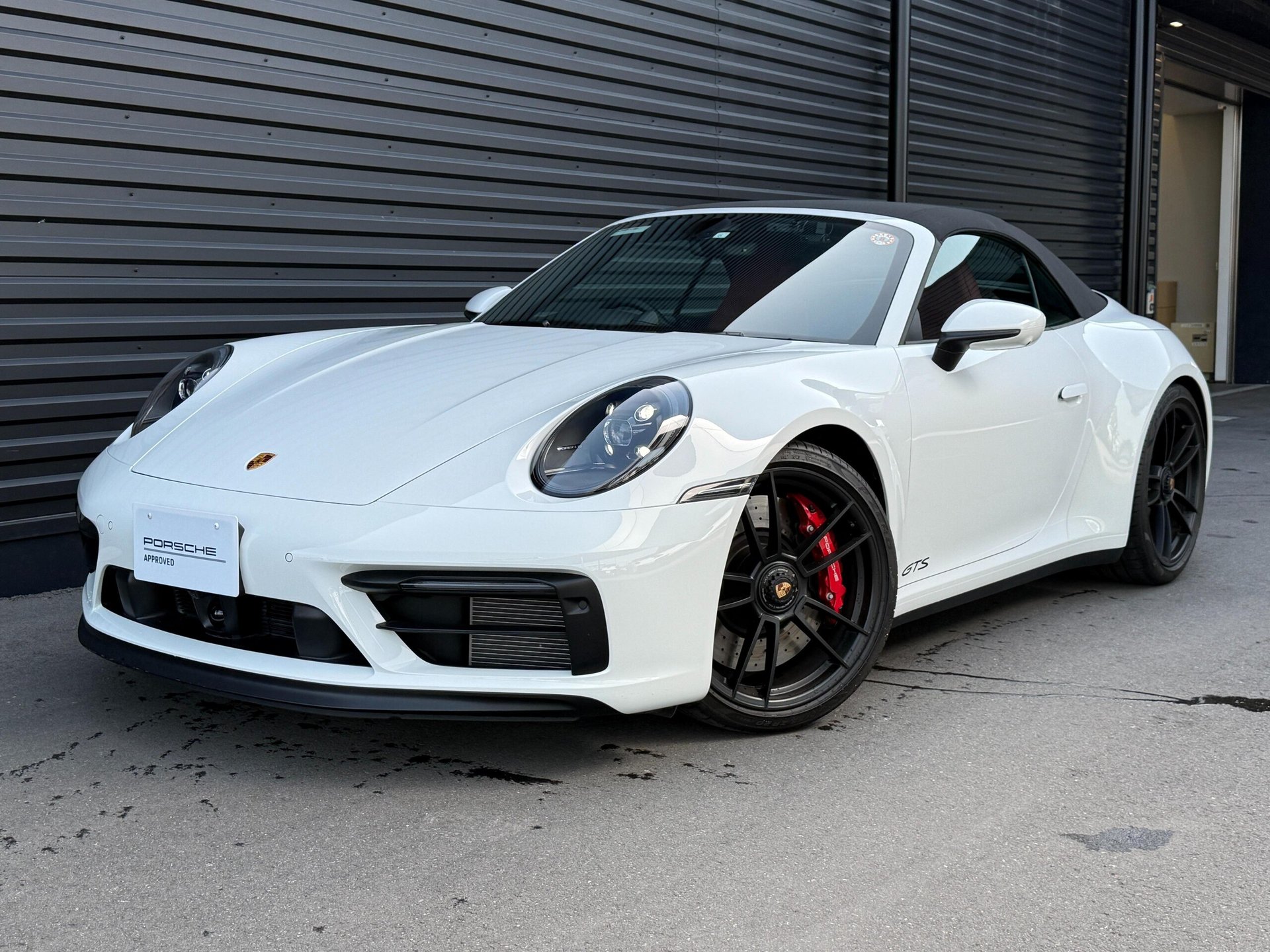 PORSCHE 911 CABRIOLET - View 1