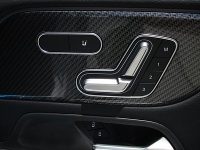 2025 Mercedes-BENZ GLB — миниатюра 20