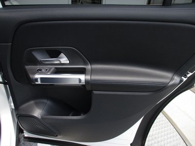 2025 Mercedes-BENZ GLB — миниатюра 47