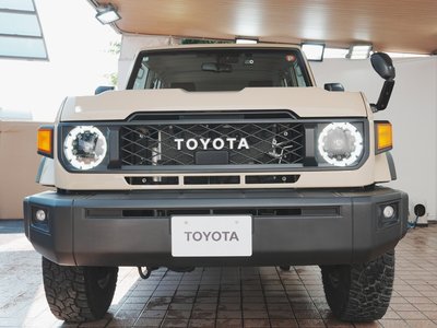 TOYOTA LAND CRUISER 70 - 10