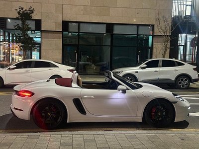 صورة 2 لـ 2018 Porsche 718