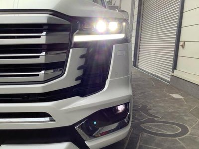 TOYOTA LAND CRUISER 300 - 8